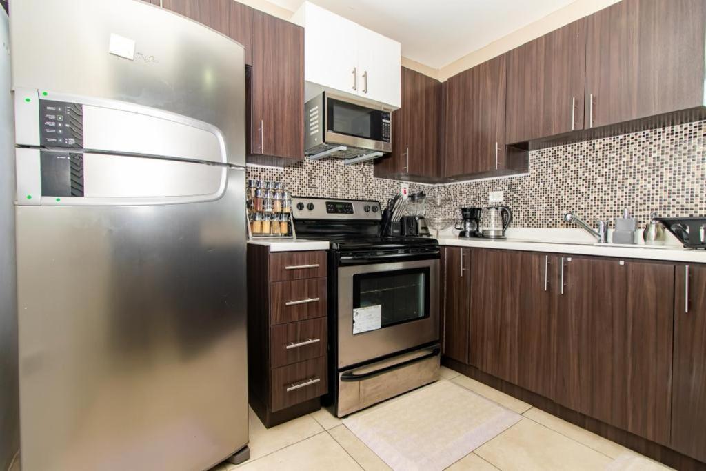 The Millennial Place Kingston Bagian luar foto