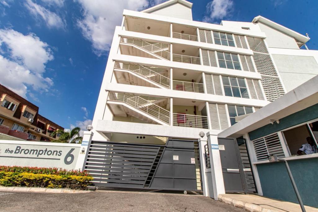 The Millennial Place Kingston Bagian luar foto