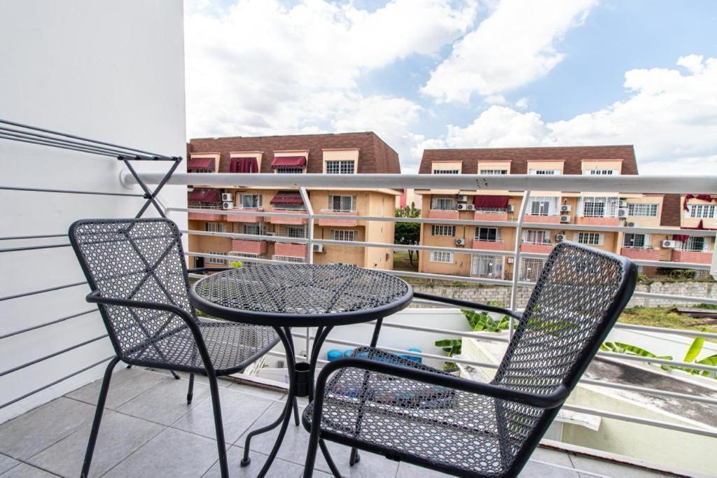 The Millennial Place Kingston Bagian luar foto