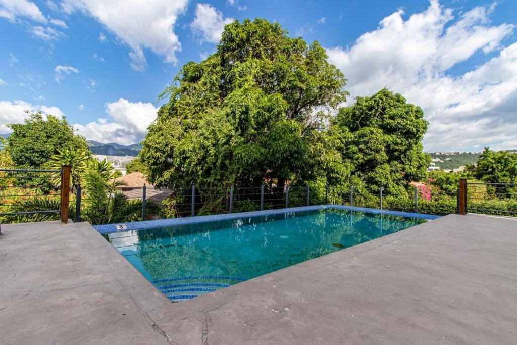 The Millennial Place Kingston Bagian luar foto